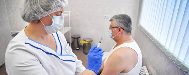 Обязательная вакцинация для пожилых и полицейских введена в Красноярском крае
