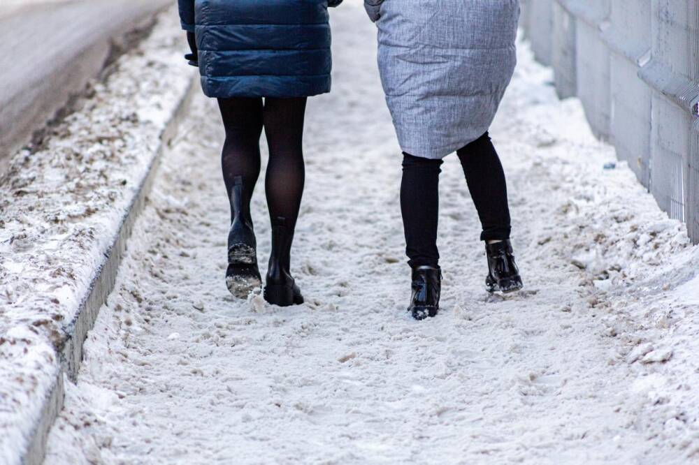 Мэрия Новосибирска сообщила об ответственных за уборку снега на тротуарах