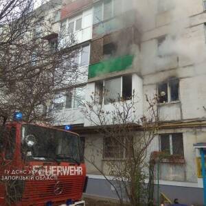 В Бердянске загорелся пятиэтажный жилой дом. Фото