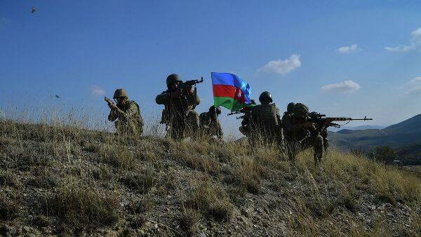 Азербайджанских военных мотивируют «боевой надбавкой» к жалованью