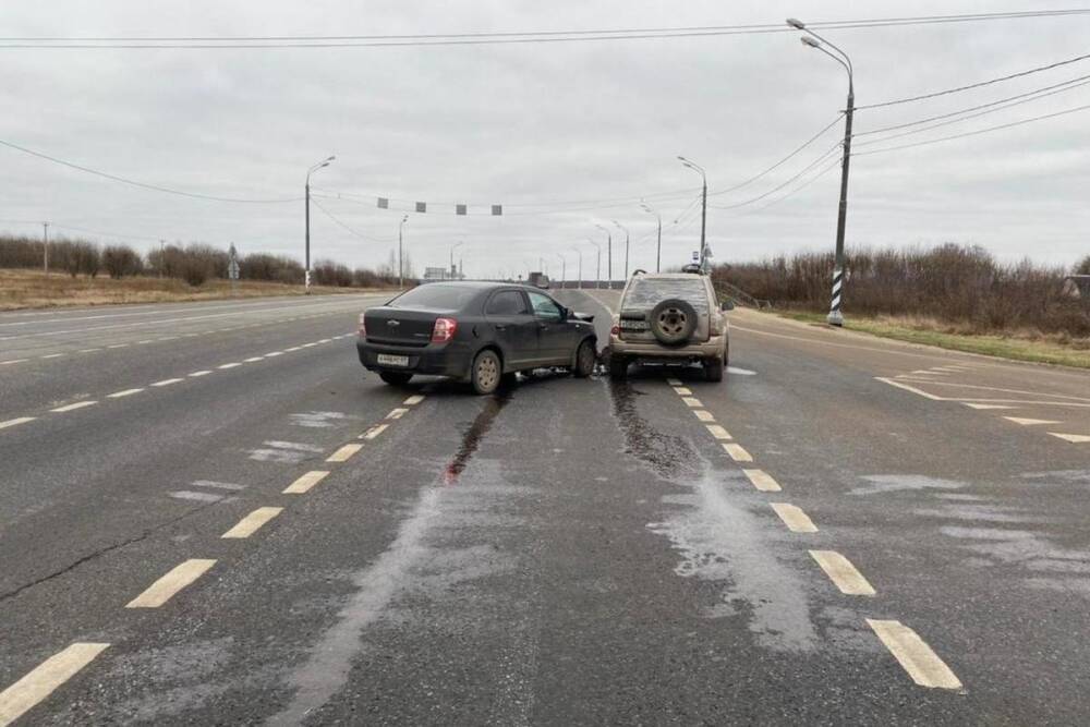 Две женщины пострадали в аварии на трассе в Тверской области