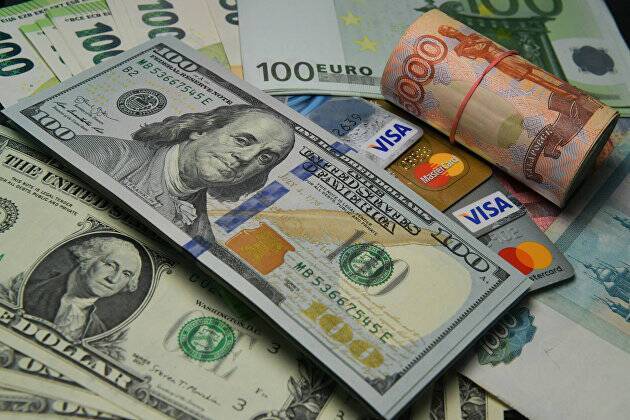 Рубль растет против доллара и евро после ощутимого падения во вторник