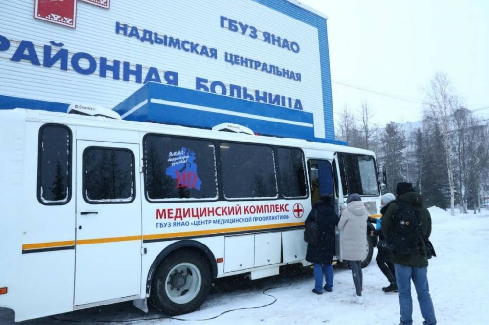 Жители Ямала жалуются: чтобы привиться от COVID-19, им нужно мерзнуть в очереди на улице