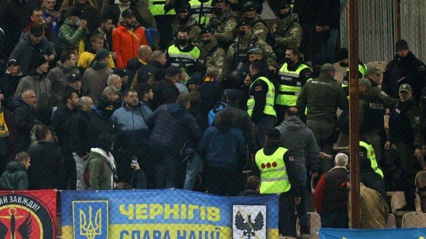 Боснийские футбольные фанаты напали на украинцев из-за российского флага