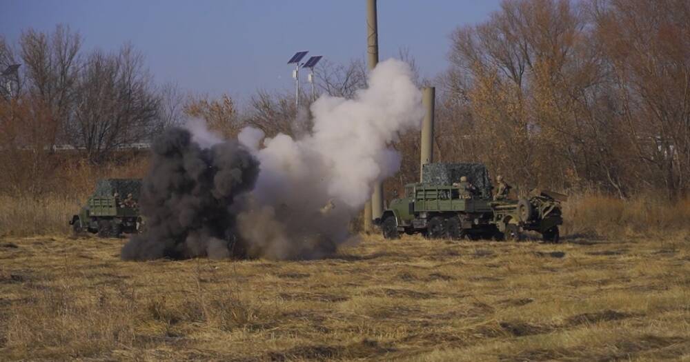 Отражали атаку 30 танков: бойцы ООС провели учения в Луганской области (фото)