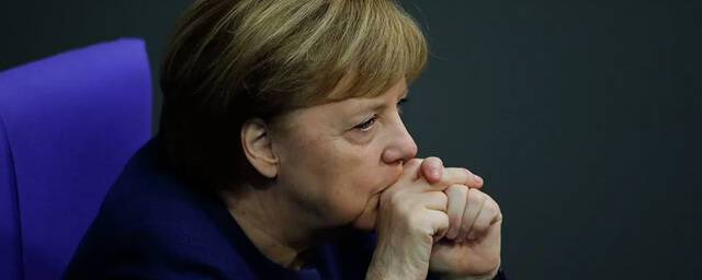 Меркель в разговоре с Моравецким выразила полную солидарность по проблеме с мигрантами в Польше