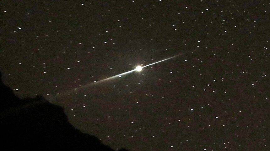 Жители Ижевска сняли видео с взорвавшимся в ночном небе метеоритом