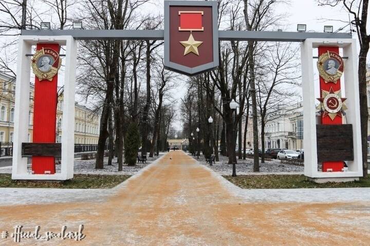Коммунальщики Смоленска начали обработку дорог зимними смесями