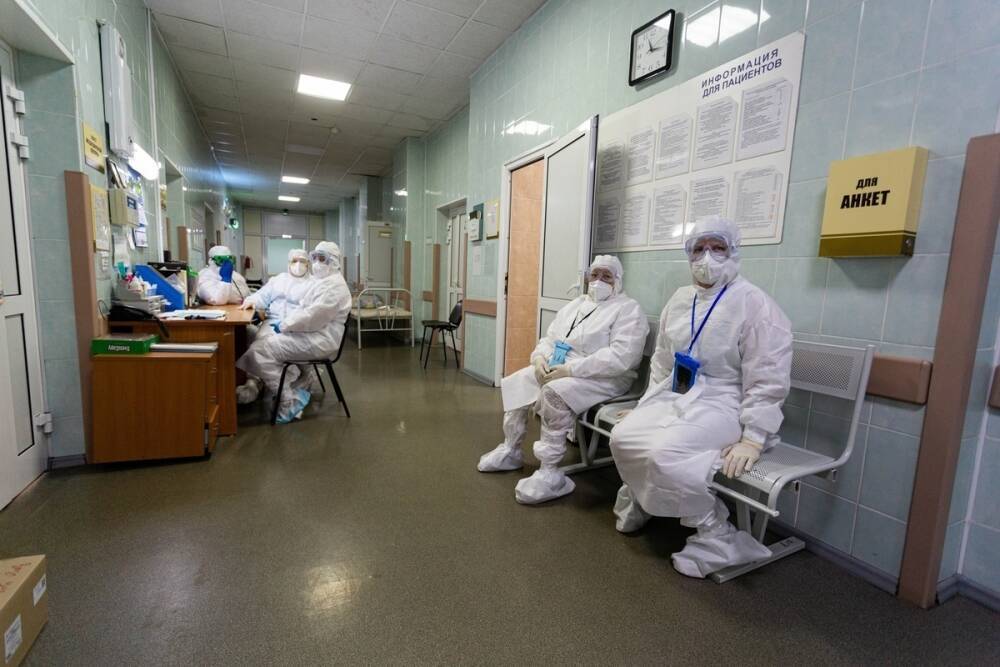 Двое детей лежат в госпитале в Красноярске с 80% поражения легких от COVID-19