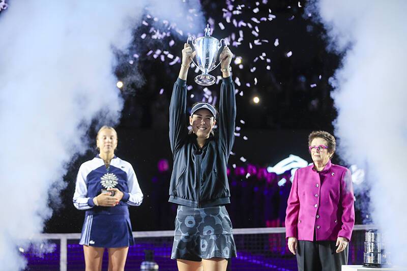Гарбинье Мугуруса выиграла Итоговый турнир WTA