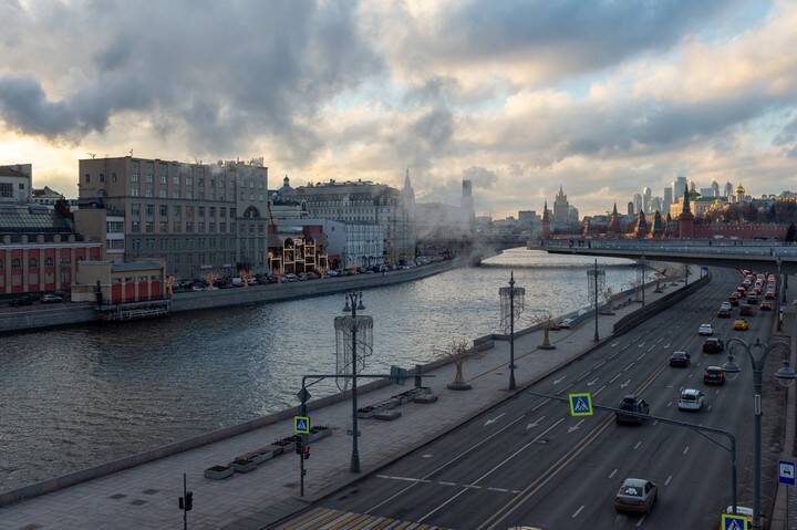 Москвичей предупредили о надвигающейся «барической пропасти»