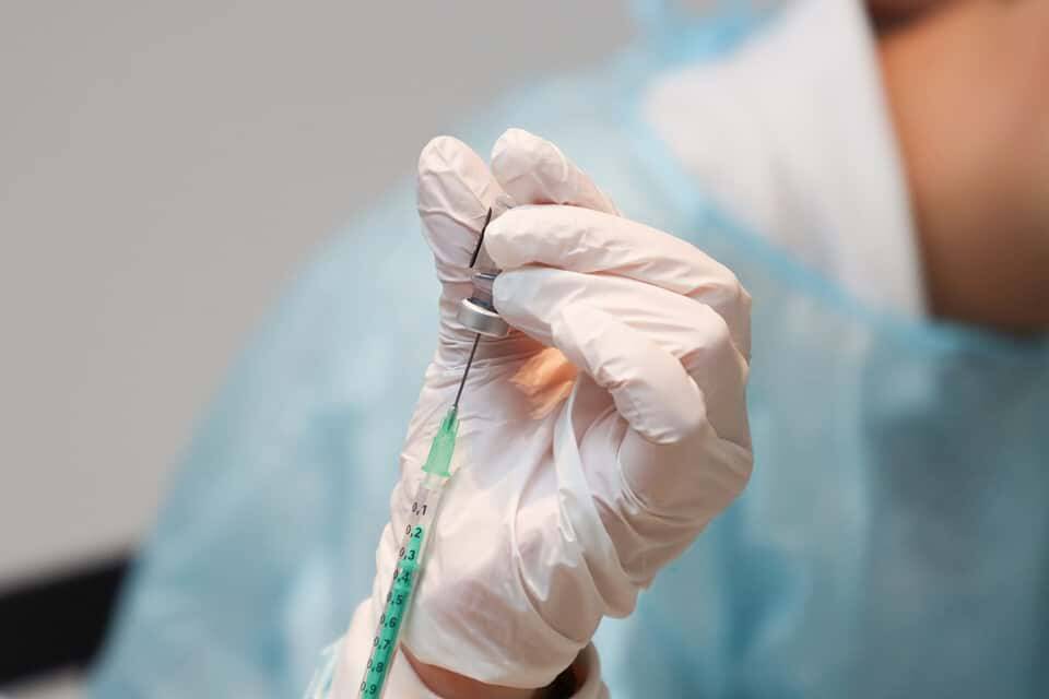 Ученые из США разрабатывают вакцину против клещей и мира