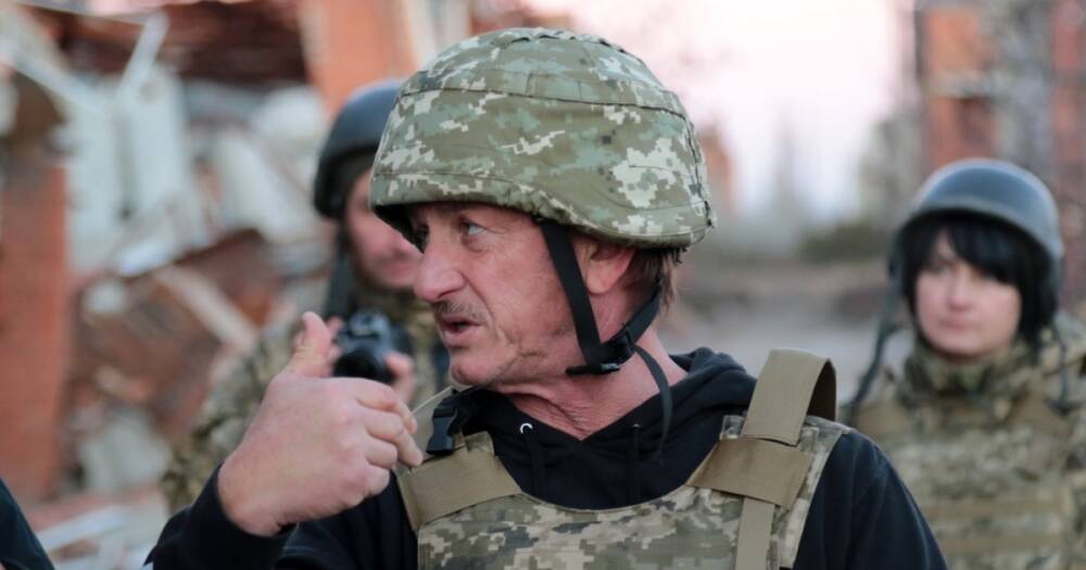 Шон Пенн встретился с украинскими защитниками на Донбассе (фото)