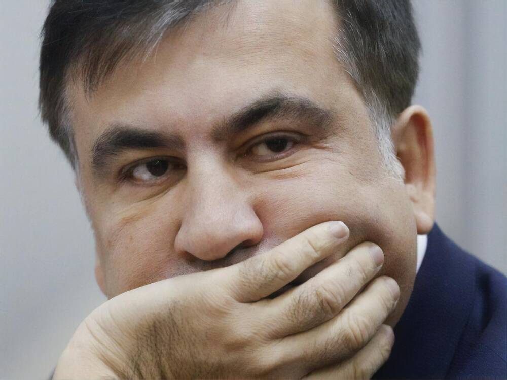 Саакашвили потерял сознание, его унесли на носилках – адвокат