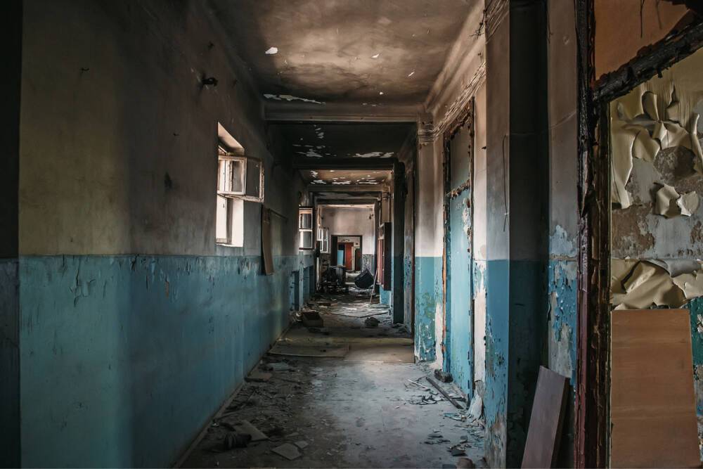 Прокуратура проверит информацию о протекающих потолках и плесени на стенах Коробицынской школы