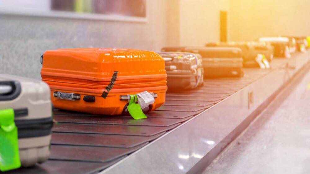 Сколько чемоданов можно взять с собой в самолет?