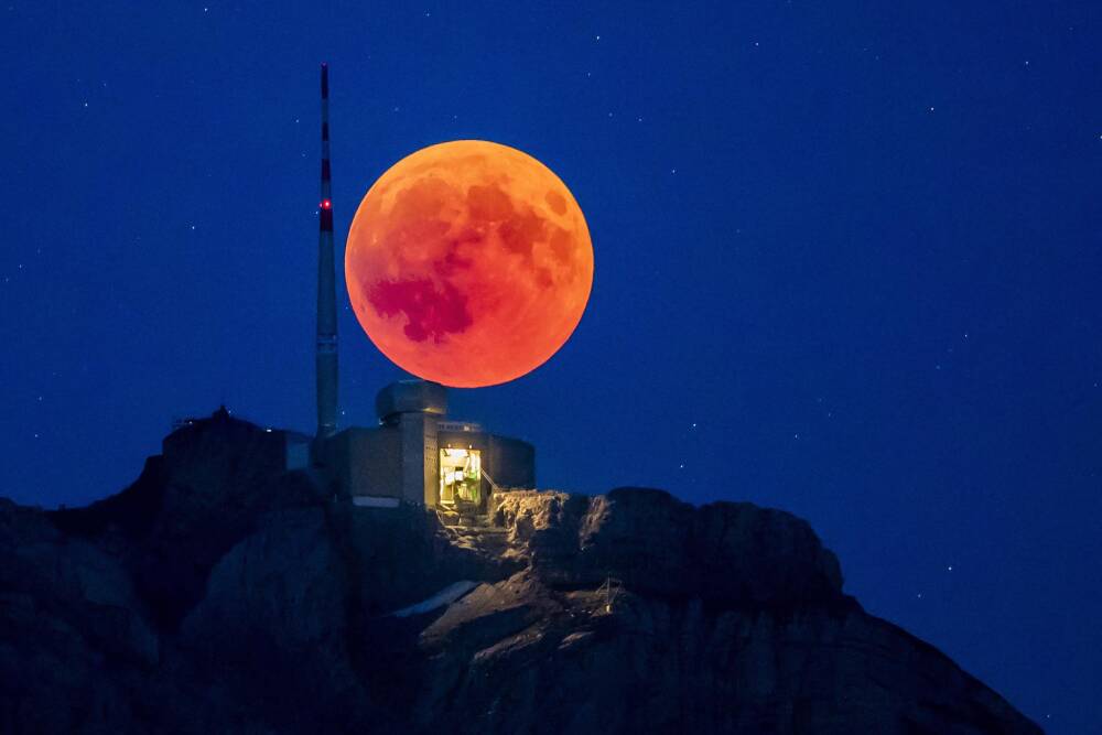 Россияне увидят самое долгое за 500 лет лунное затмение