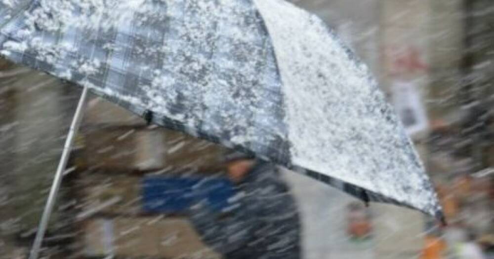 Погода в Украине: сильный ветер и дожди с мокрым снегом (КАРТА)
