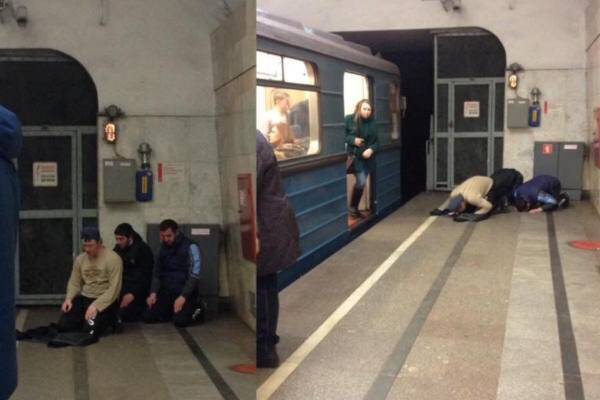 Мусульмане Москвы попросили открыть молельные комнаты в метро и торговых центрах