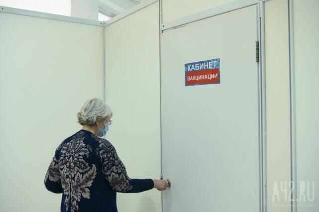 «Как всё успеть физически?»: кузбассовцы жалуются на очереди и короткие сроки для обязательной вакцинации от COVID-19