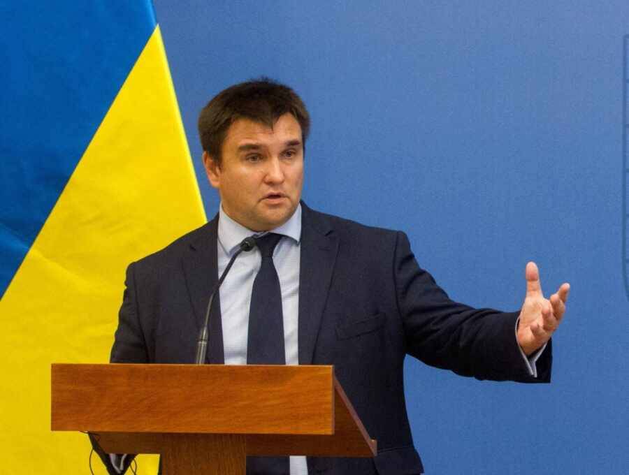 Киев находится в шаге от потери Донбасса – экс-глава МИД Украины
