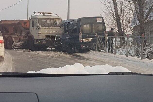 Очевидец ДТП маршрутки с КамАЗом в Песчанке: Мне показалось, каждый 2-й выходил с травмой