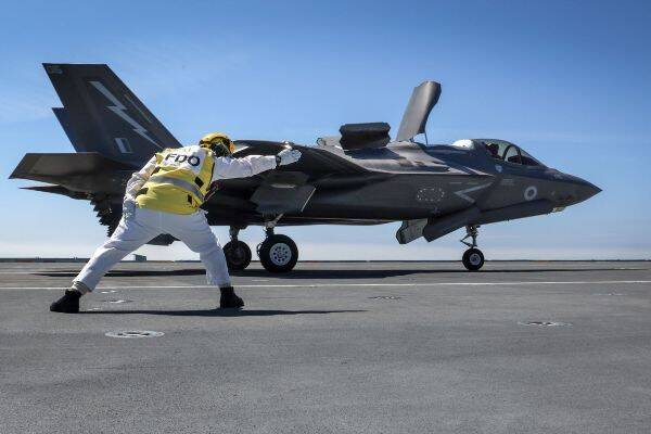 Истребитель F-35 с флагмана британского флота «обрушил» планы принца Чарльза