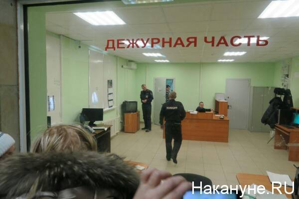 В отделе полиции Екатеринбурга рецидивист напал на следователя с ножницами