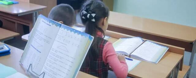 Власти Свердловской области отменили дистанционное обучение для школьников