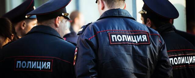 Новосибирские полицейские оперативно вернули женщине телефон, украденный в автобусе
