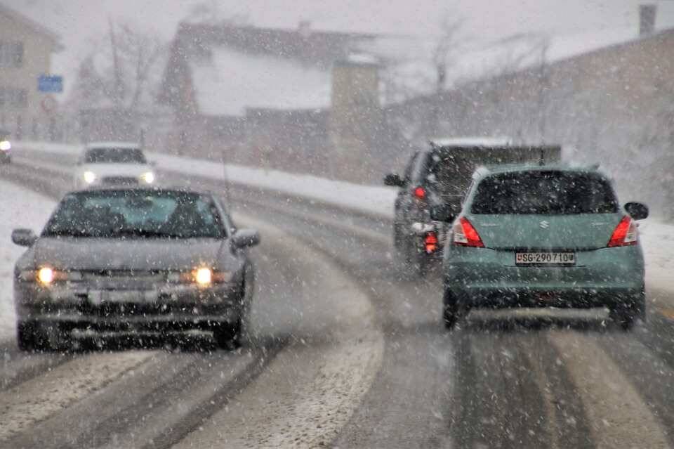 Эксперты назвали 7 правил для автомобилистов при подготовке к снегопадам
