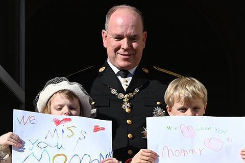 Князь Альбер II с детьми появился на праздновании Национального дня Монако без княгини Шарлен. Она снова попала в клинику