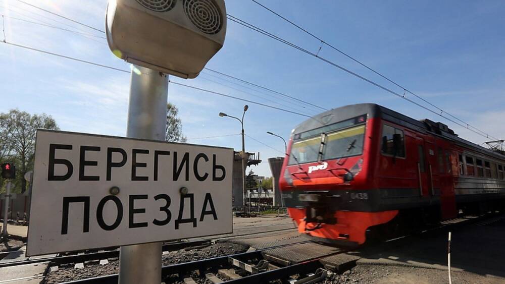 В Плавске под колесами поезда погибла 15-летняя девочка