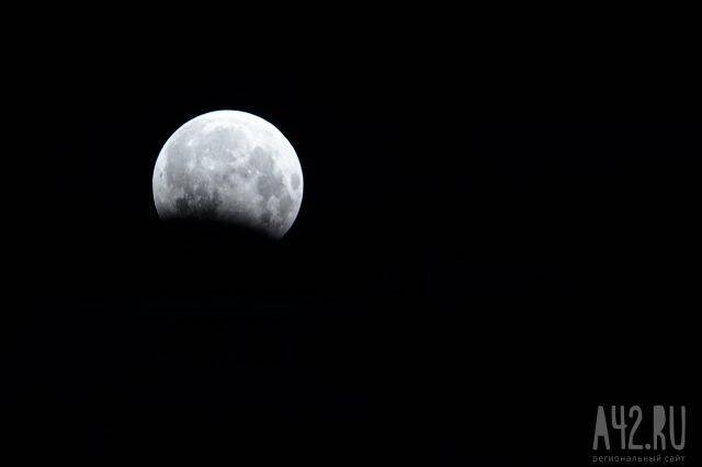 «Самый лучший вид»: космонавт заснял самое продолжительное за полтысячелетия затмение Луны