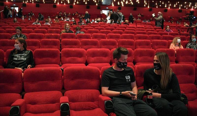 Кинотеатры просят снять ограничения на работу залов