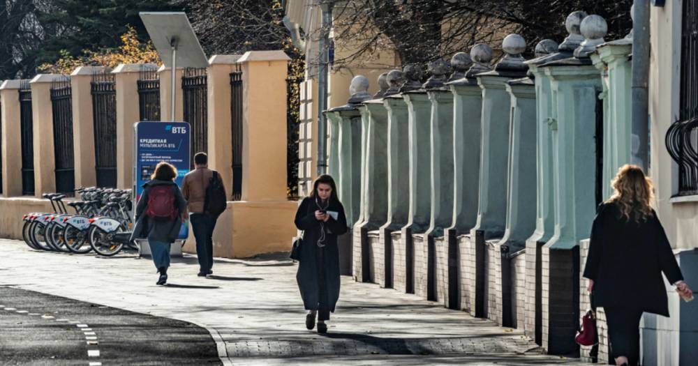 Синоптик рассказал, как долго продлится аномальное тепло в Москве