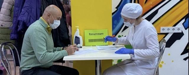 Губернатор Липецкой области повторно вакцинировался «Спутником Лайт»