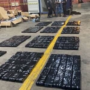 В Гватемале на судне выявили 600 кг кокаина. Фото