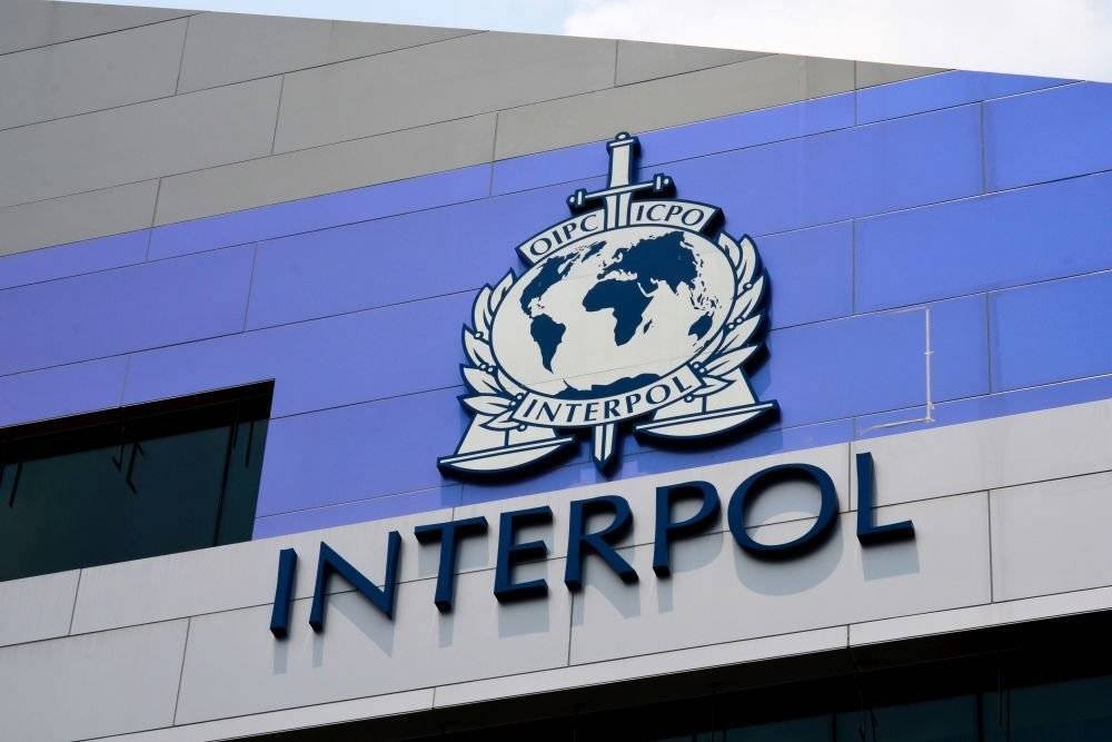 Интерпол задержал в ОАЭ узбекистанца, объявленного в розыск за терроризм и организацию массовых беспорядок. Его ждет экстрадиция в Узбекистан