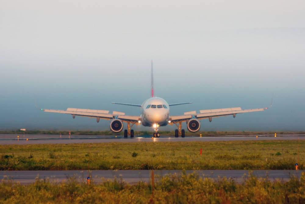 Сильный туман задержал минимум пять рейсов из Петербурга в Москву