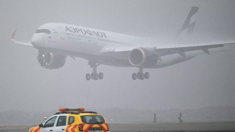 В аэропортах Москвы задержано или отменено более 200 рейсов