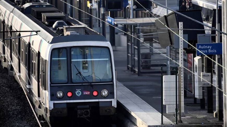 В Париже вооруженный ножом мужчина бросился на сотрудников вокзала