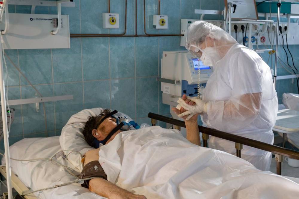 44-летняя женщина и ещё 13 пациентов умерли от COVID-19 в Новосибирске