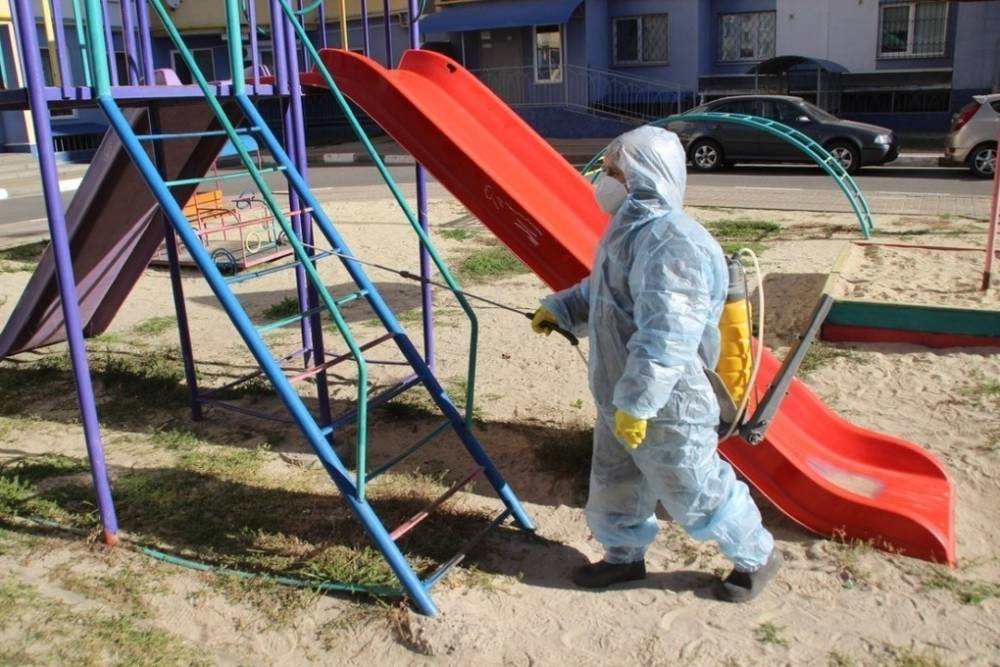 В Белгороде продезинфицируют скамейки и детские площадки