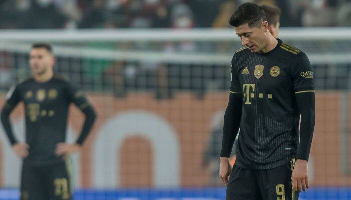 Бавария неожиданно уступила Аугсбургу перед матчем с Динамо