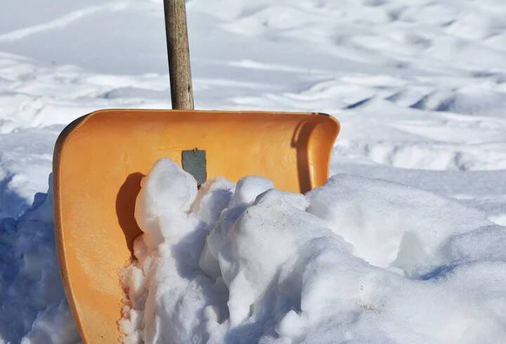 Жителям Петербурга будут платить за уборку снега с помощью «дворник-шеринга»