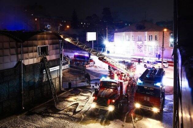 Крышу торгового центра «Амелия» в Чите потушили ночью 20 ноября