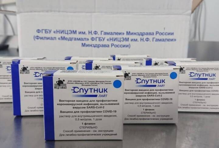 Петербург готовится принять более 250 тыс. доз вакцины «Спутник Лайт»