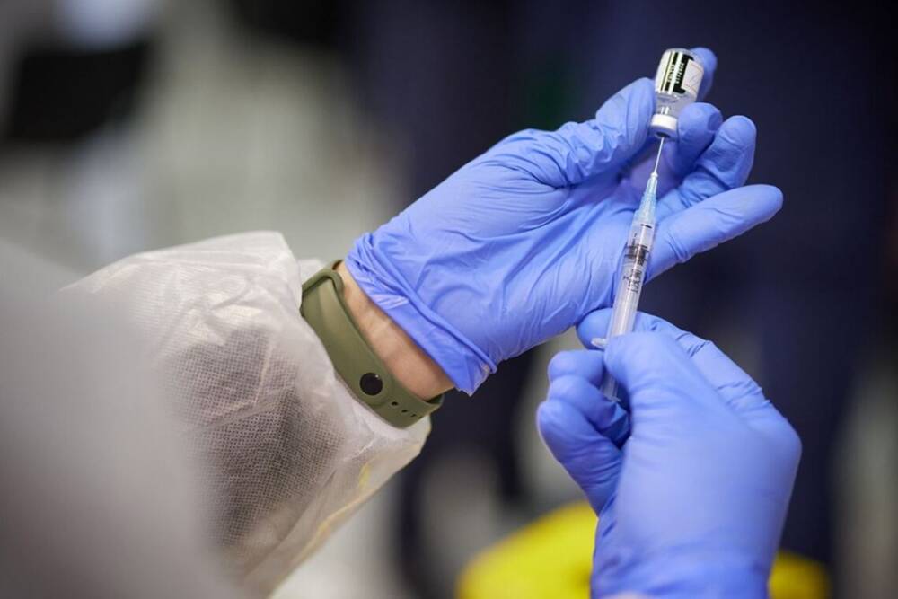 Вакцинация от коронавируса: две прививки сделали уже 9,6 млн украинцев