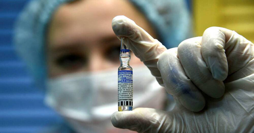 Мантуров: Россия планирует произвести 2 млрд доз вакцин от COVID-19